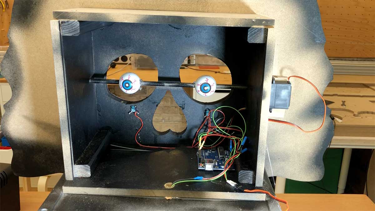 Let's build a Creepy Halloween candy dispenser with Arduino